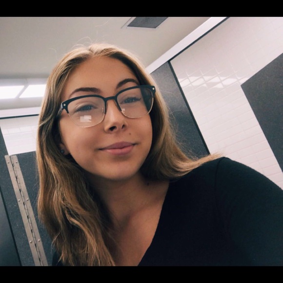 Meet your Posher, Abby - Picture 1 of 1